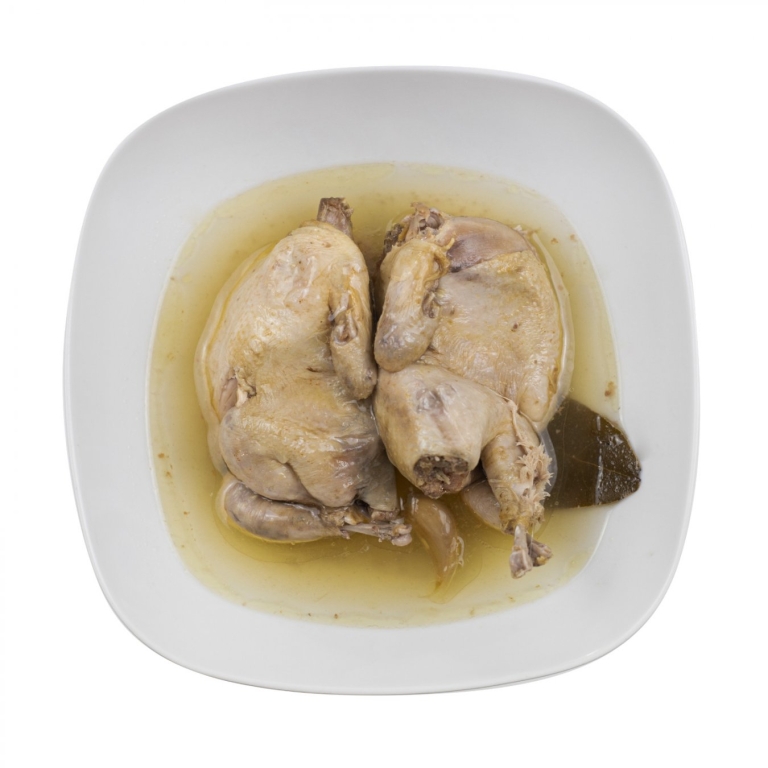 Homemade quail Guijarro with extra virgin olive oil.